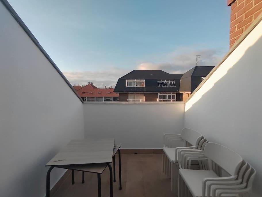 Ferienwohnung Piso En Ajo Con Piscina Comunitaria Exterior foto