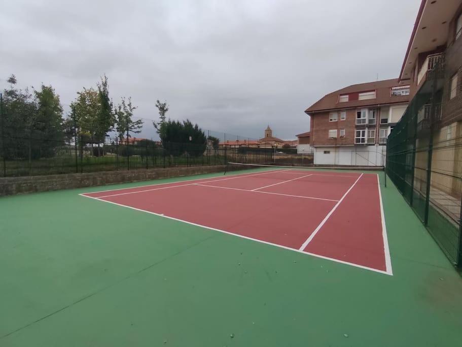Ferienwohnung Piso En Ajo Con Piscina Comunitaria Exterior foto